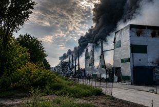 Удар по Київщині 27 серпня: зруйновано склад Roshen у Чубинському