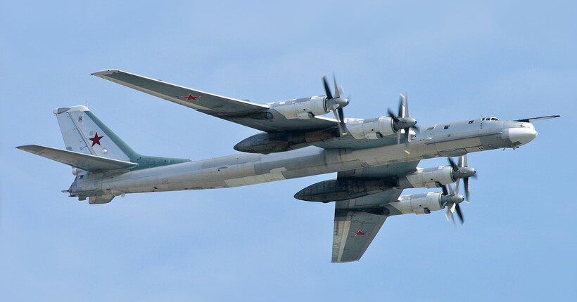 Зеленський підтвердив удар по Ту-95МС в Енгельсі та НПЗ за 1000 км від фронту