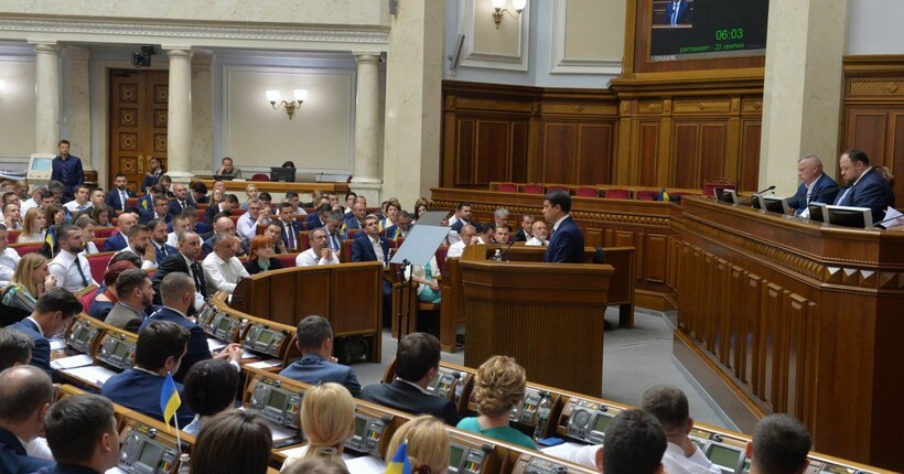 Уряд скорочує неефективні видатки бюджету, зарплати і пенсії не постраждають – Леонов