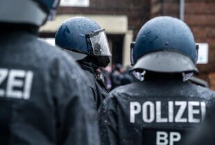 В Німеччині поліція оточила електропідстанцію: на місці спецназ і гелікоптер