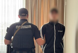 На Закарпатті 18-річний хлопець смертельно поранив ножем власну матір: подробиці вбивства
