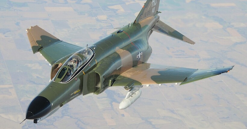 У Греції під час авіашоу розбився винищувач F-4 Phantom (відео)