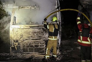 Ворог масовано обстріляв Київщину: в п'яти районах пошкоджені будинки, склади і підприємства