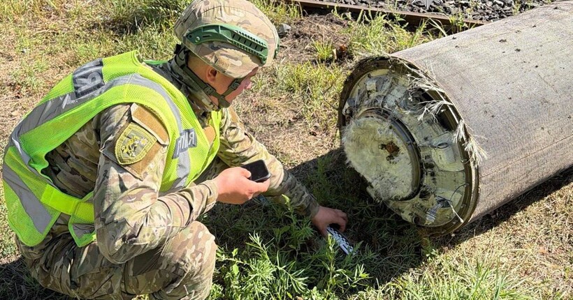 Столичні вибухотехніки вилучили реактивну частину гіперзвукової ракети, яка атакувала Київ 8 вересня