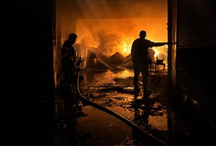 На Житомирщині горіло підприємство з виробництва паливних брикетів (фото)