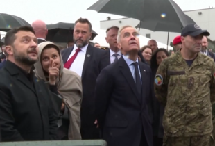 Зеленський і Карні побували на демонстрації дронів в Альберті: показували і наш Vampire
