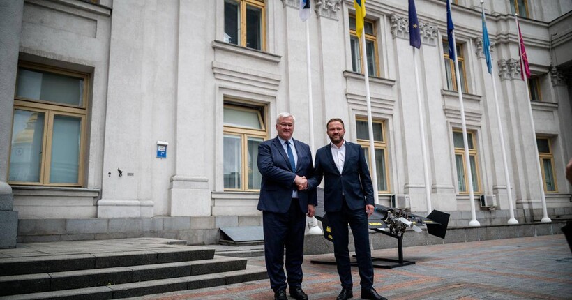 Очільник естонського МЗС прибув з візитом до Києва і провів зустріч з Сибігою