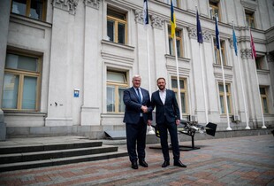Очільник естонського МЗС прибув з візитом до Києва і провів зустріч з Сибігою