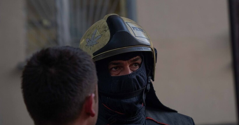 Вибухи у Києві: ворог дронами поцілив у АЗС та склади