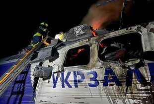 Росіяни завдали удару по тепловозу на Волині: виникла пожежа