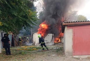 Росіяни атакували Одесу дроном: горіли гаражі, загинула людина