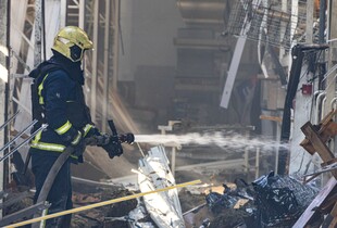 Росіяни вдарили дроном по ТЦ у Харкові: сталися руйнвання та пожежа