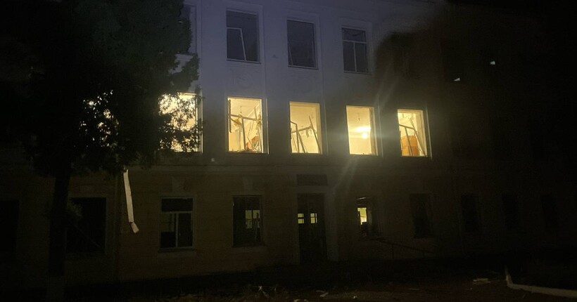 Ворог атакував Конотоп: пошкоджені школи, дитсадки, лікарні і будинки, є постраждалі