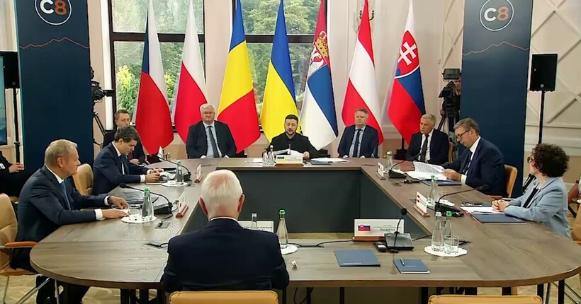 Карпати не розділяють, а об'єднують: головне з промови Зеленського на саміті C8 у Буковелі