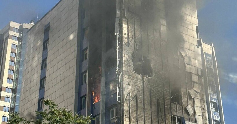 Росіяни завдали дроном удару по будівлі в центрі Одеси: постраждали семеро людей