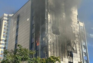 Росіяни завдали дроном удару по будівлі в центрі Одеси: постраждали семеро людей