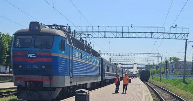 У Львові підлітка вдарило струмом під час спроби зробити селфі на вагоні - поліція
