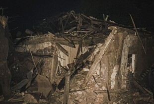 рф вдарила по Лозовій на Харківщині: з-під завалів дістали тіло жінки