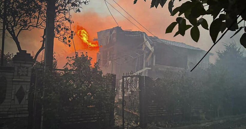 Ворог знову атакував Київщину: постраждала жінка, горять будинки і склади