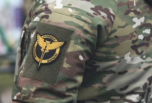 Залізничний міст, три катери та літак: 