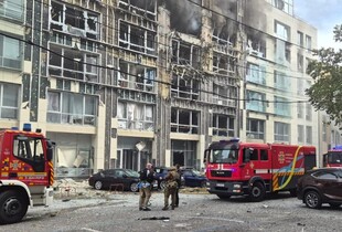 У Дніпрі через удар рф по бізнес-центру загинуло троє людей і 18 поранено