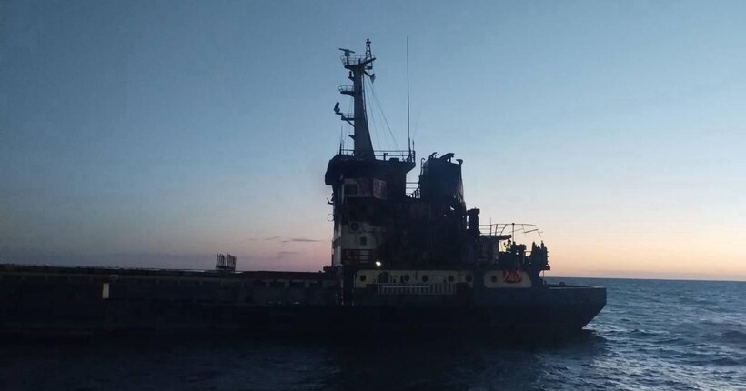Росіяни вдарили по цивільному судну в порту Одещини: загинув моряк