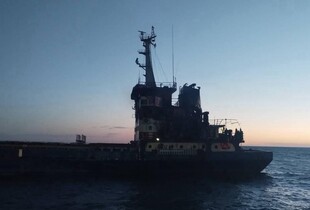 Росіяни вдарили по цивільному судну в порту Одещини: загинув моряк