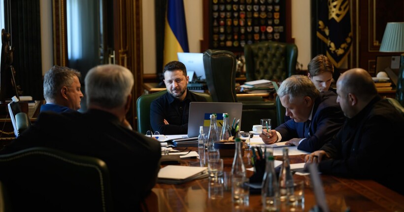 Зеленський обговорив з Туском ескалацію з боку рф