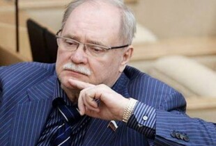 Справу режисера серіалу 