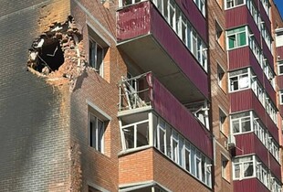 Безпілотник влучив у багатоповерхівку в Сумах: є постраждалі, серед яких підліток