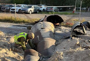 У Києві серед житлових будинків знайшли нездетоновану балістичну ракету рф