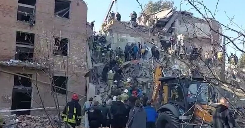 В Прилуках серед завалів будинку дістали тіла трьох дітей: кількість жертв зросла до дев'яти