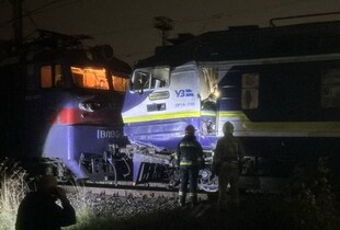 У Львові зіткнулися дизель-поїзд та електровоз: є постраждалі