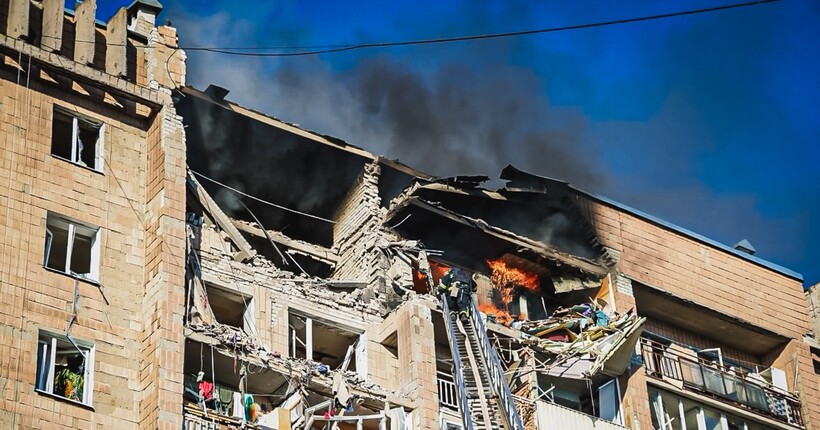 В ДСНС показали наслідки російської атаки дронами по Харкову (фото)