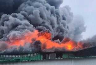 Ворог знову вдарив по підприємству в Маневичах: виникла пожежа, жителів закликали залишити домівки