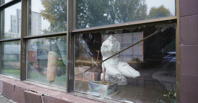 У Києві через атаку пошкоджено корпус КНУБА: в університеті показали наслідки