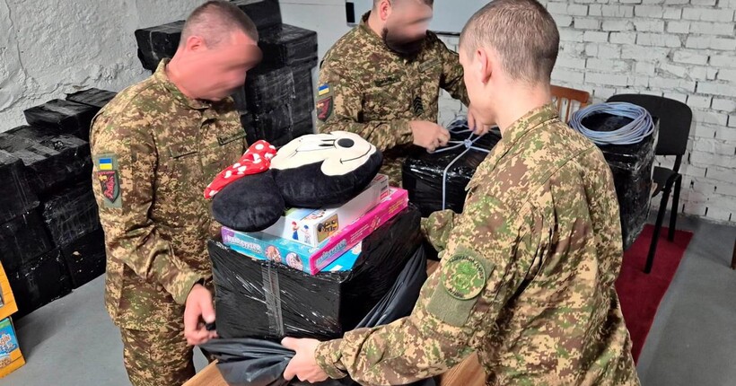 Українські військові доставили понад 600 кг допомоги для дітей в окупованих Олешках