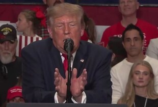 Трамп оцінив сідниці Нікі Мінаж під час виступу (відео)