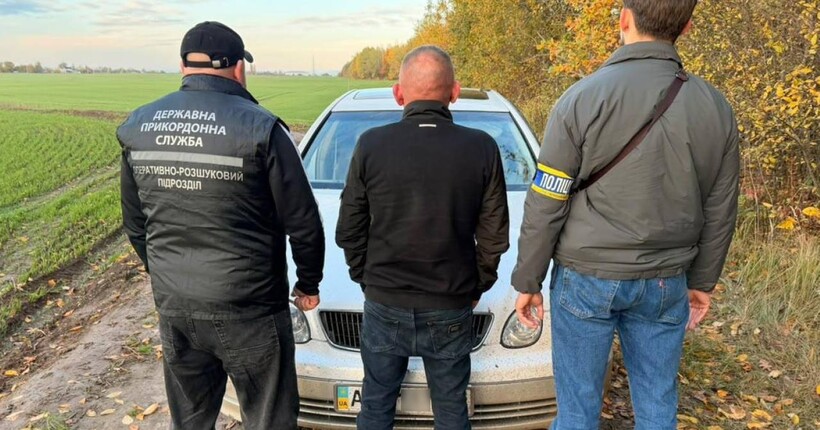 На Волині затримали чоловіка, який за $15 000 продавав підроблені документи для перетину кордону