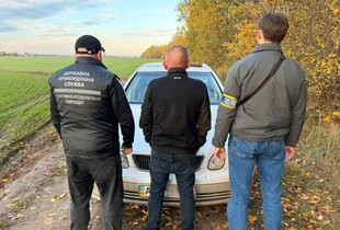 На Волині затримали чоловіка, який за $15 000 продавав підроблені документи для перетину кордону