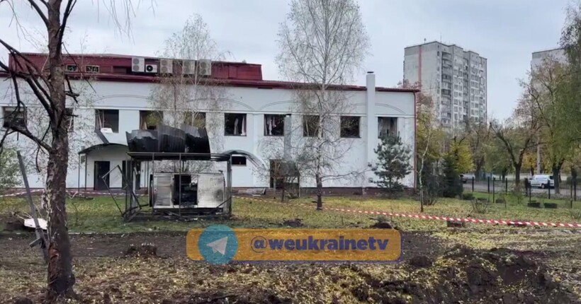 З’явилось відео з місця удару рф біля університету в Києві: усі наслідки