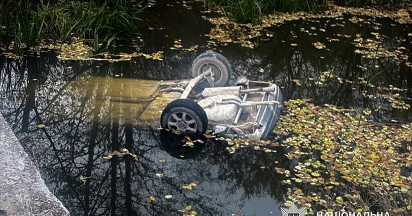 На Хмельниччині автомобіль з трьома підлітками знайшли в річці: усі загинули