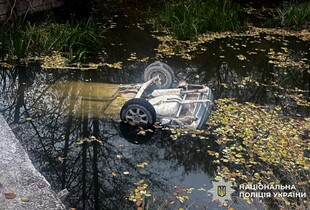 На Хмельниччині автомобіль з трьома підлітками знайшли в річці: усі загинули