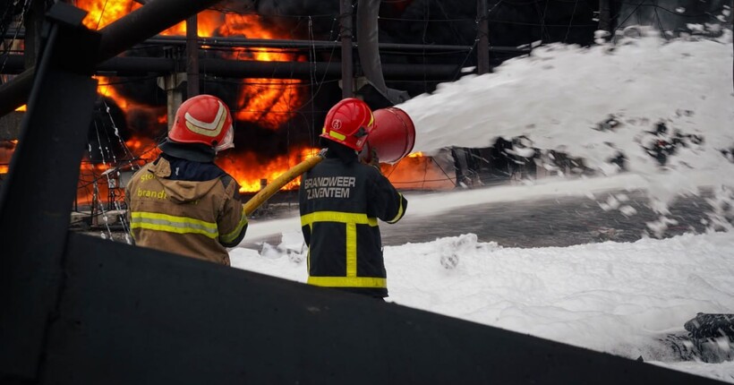 росія вдарила по двох ТЕЦ, чотирьох підстанціях і газовому об'єкту - Зеленський