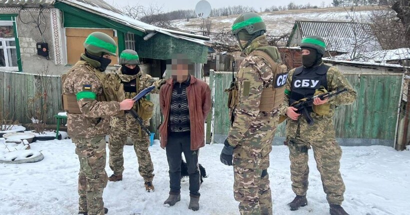 Допомагав окупантам вивозити награбоване до Луганська: СБУ затримала колаборанта
