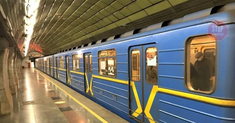 У Києві в метро стався збій: на станціях призупинили продаж паперових квитків 