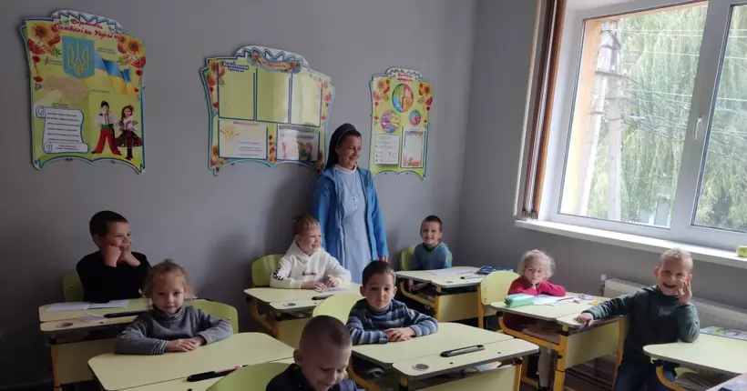 МОН закликало українські школи перейти на дистанційний режим через загрозу обстрілів