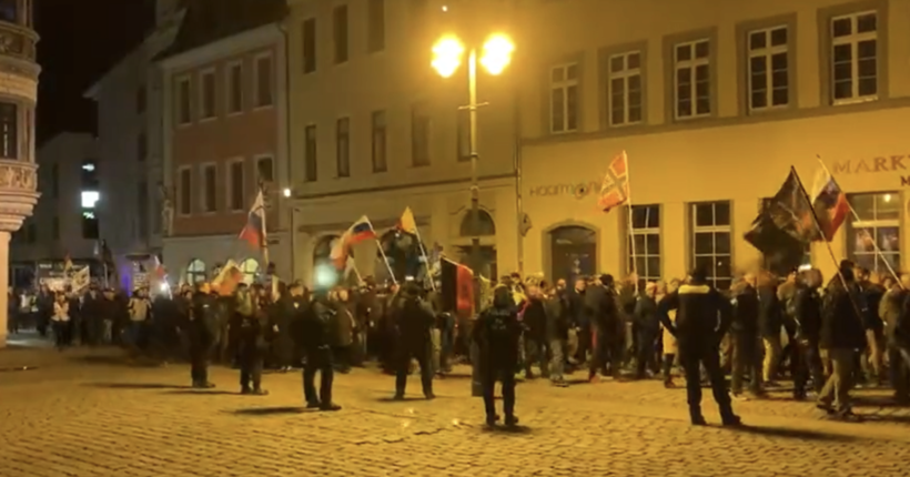 У Німеччині марш на підтримку війни росії в Україні пройшов під клоунську музику (відео)