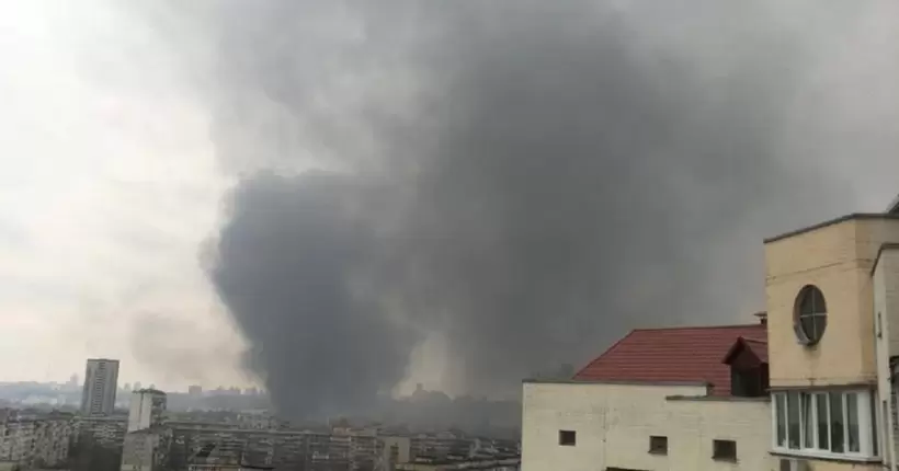 У Києві сталася масштабна пожежа на підприємстві 