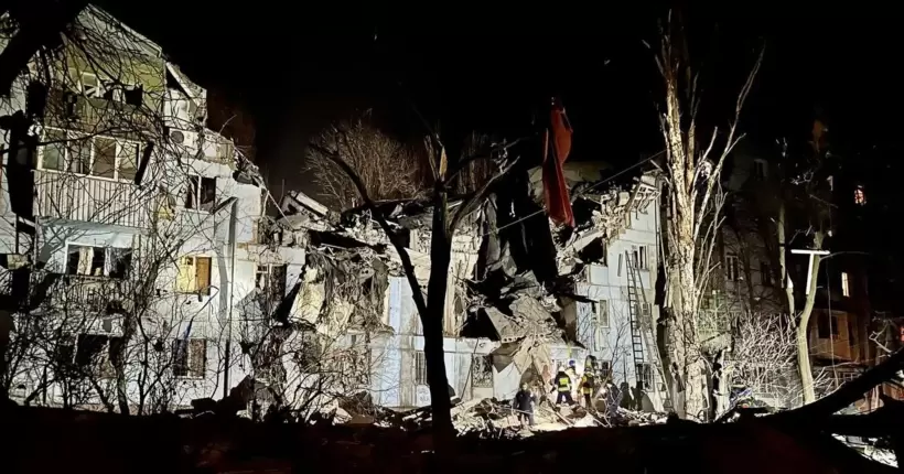 Нічний удар по житловій багатоповерхівці у Запоріжжі: що відомо на ранок 
